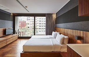 LUXX Langsuan Hotel
