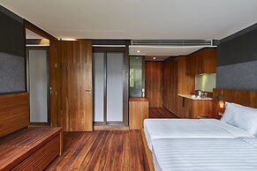 LUXX Langsuan Hotel