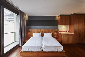 LUXX Langsuan Hotel