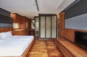 LUXX Langsuan Hotel