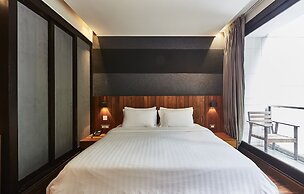 LUXX Langsuan Hotel