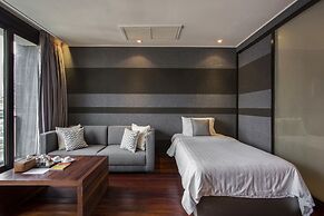 LUXX Langsuan Hotel