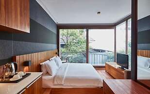 LUXX Langsuan Hotel