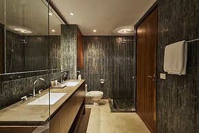LUXX Langsuan Hotel