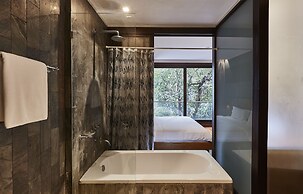 LUXX Langsuan Hotel