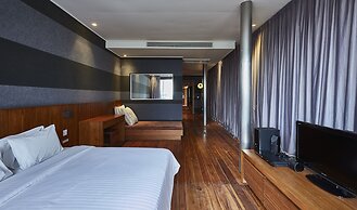 LUXX Langsuan Hotel