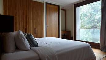 LUXX Langsuan Hotel