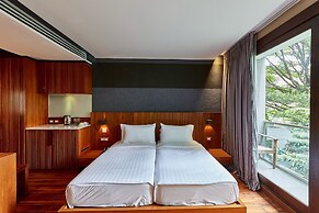 LUXX Langsuan Hotel