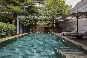 LUXX Langsuan Hotel