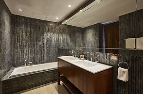 LUXX Langsuan Hotel