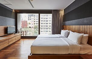 LUXX Langsuan Hotel