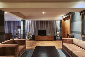 LUXX Langsuan Hotel