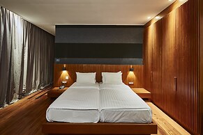 LUXX Langsuan Hotel