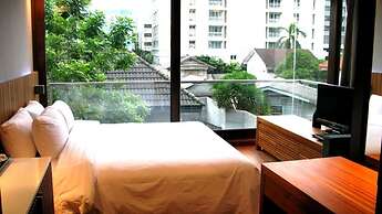 LUXX Langsuan Hotel