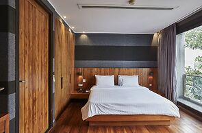 LUXX Langsuan Hotel