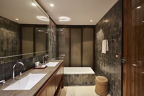 LUXX Langsuan Hotel