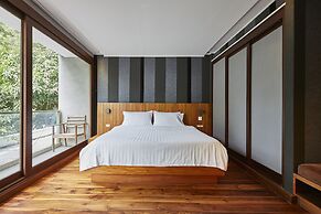 LUXX Langsuan Hotel