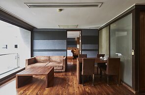 LUXX Langsuan Hotel