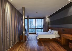LUXX Langsuan Hotel