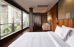 LUXX Langsuan Hotel