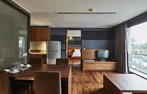 LUXX Langsuan Hotel