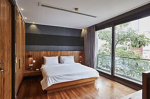 LUXX Langsuan Hotel