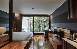 LUXX Langsuan Hotel