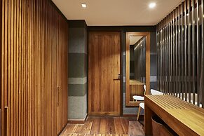 LUXX Langsuan Hotel