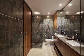 LUXX Langsuan Hotel