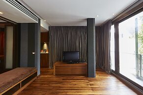 LUXX Langsuan Hotel