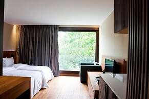 LUXX Langsuan Hotel