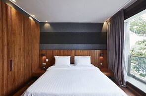 LUXX Langsuan Hotel