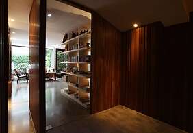 LUXX Langsuan Hotel