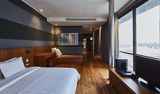LUXX Langsuan Hotel