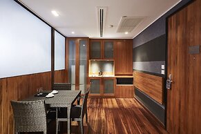 LUXX Langsuan Hotel