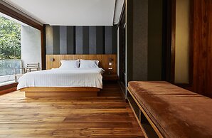 LUXX Langsuan Hotel