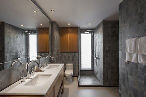 LUXX Langsuan Hotel