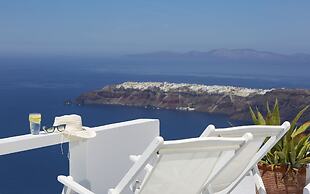 WhiteDeck Hotel