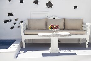 WhiteDeck Hotel