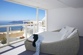 WhiteDeck Hotel