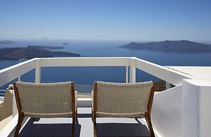 WhiteDeck Hotel