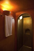 WhiteDeck Hotel