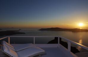 WhiteDeck Hotel