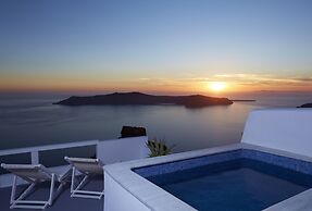 WhiteDeck Hotel