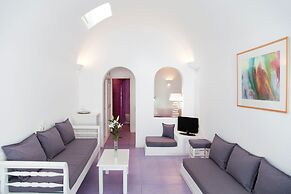 WhiteDeck Hotel