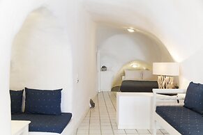 WhiteDeck Hotel