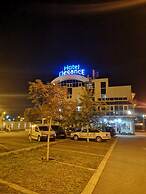 Elegance Hotel