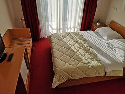 Elegance Hotel