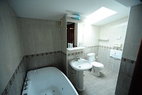 Elegance Hotel