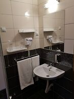 Elegance Hotel